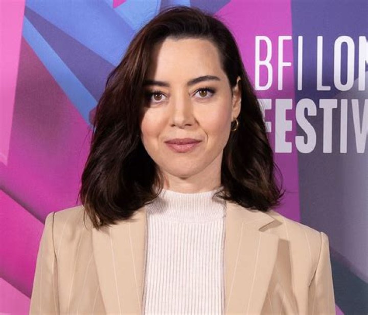 Discover The Unrevealed Secrets: Aubrey Plaza's Height Explored