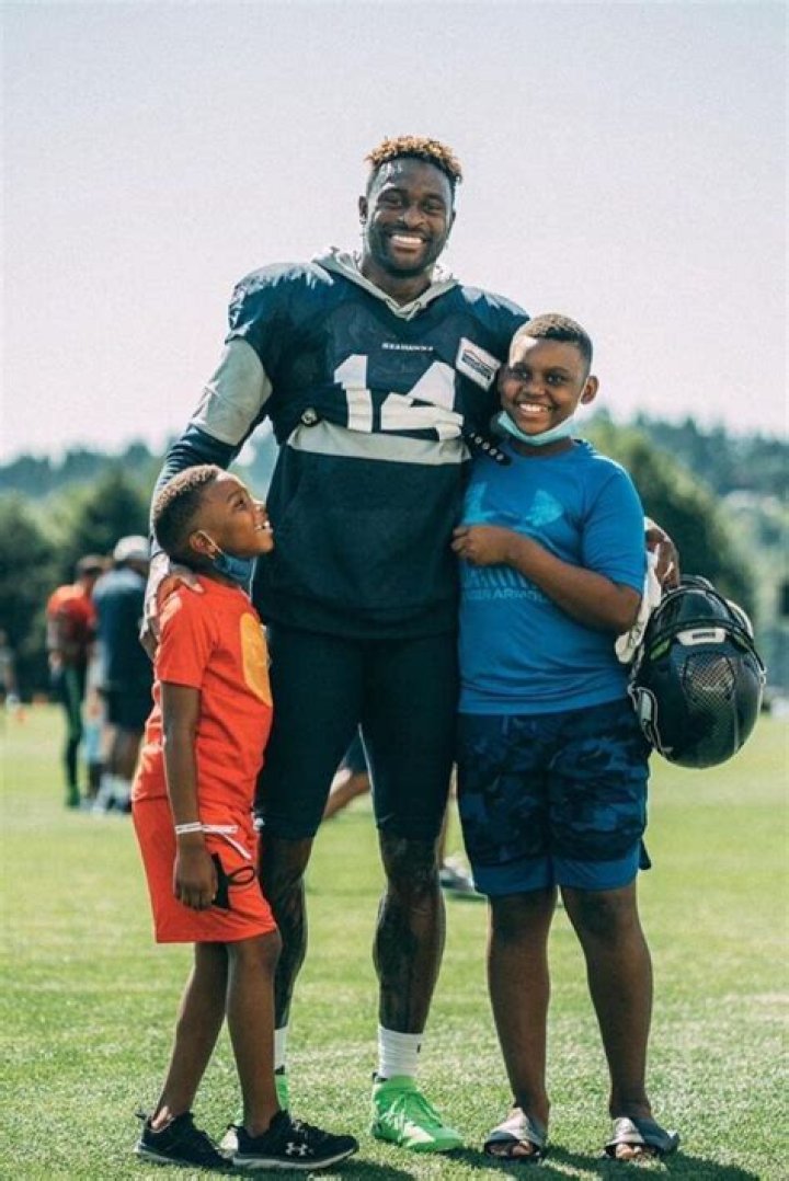 DK Metcalf's Family Ties Revealed