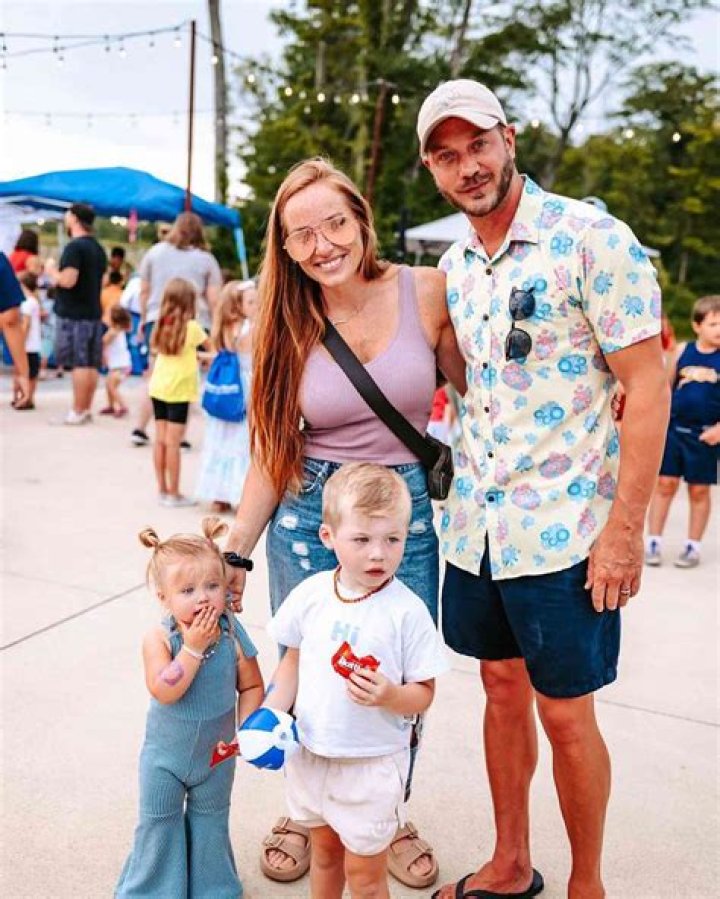 Get to know Mina Starsiak: Age, kids and Instagram of the HGTV star! Sun 4 July 2021 16:57 H