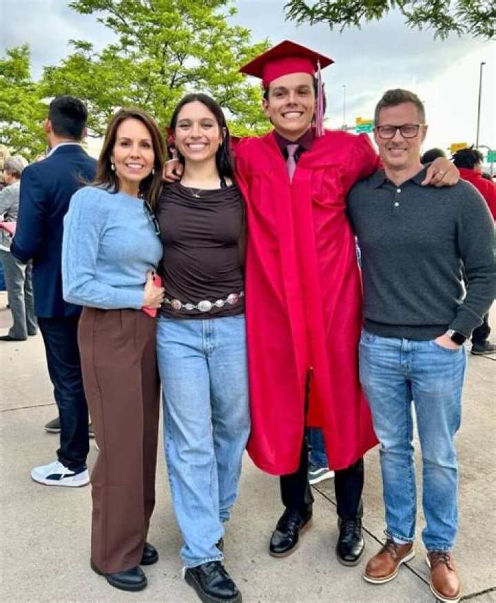 Reporter Alicia Acuna Family, Husband Children Age And Wikipedia Bio |