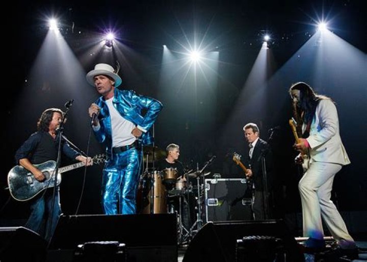 What Happened to Her's Band? The Duo Was Tragically Killed |