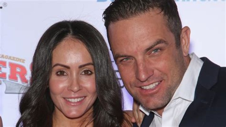Who is TJ Lavin's wife Roxanne? Meet the former model and nutritionist